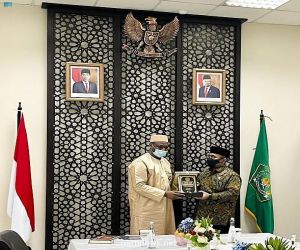 وزير الشؤون الدينية الإندونيسي يستقبل أمين مجمع الفقه الإسلامي الدولي