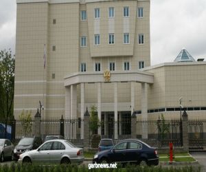 سيارة تصطدم ببوابة السفارة الروسية في مينسك وسط ظروف غامضة