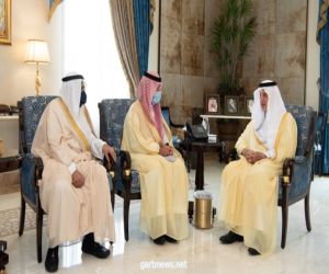سمو الأمير خالد الفيصل يستقبل وزير الشؤون البلدية والقروية والإسكان.