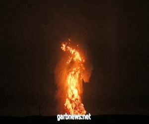 اندلاع حريق هائل بالقرب من حقل غاز طبيعي في بحر قزوين