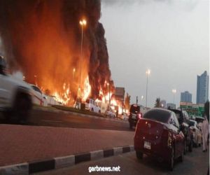 بعد دوي انفجار.. حريق في حاوية على متن سفينة بميناء رئيسي في دبي