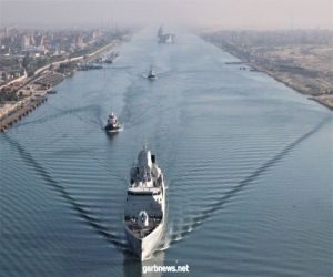 مجموعة حاملات الطائرات الهجومية التابعة للقوات البحرية الملكية البريطانية تعبر قناة السويس