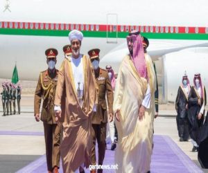 #ولي_العهد السعودي يستقبل سلطان #عمان لدى وصوله إلى #نيوم