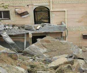 صور.. انهيار صخرة على منزل مواطن بفيفا بسب الأمطار