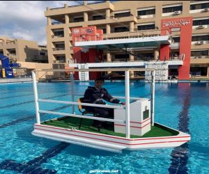 طلاب في مشروع تخرج يخترعون قاربا صديقا للبيئة يمكن التحكم به عن بعد بالإسكندرية