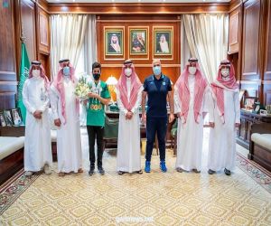 سمو نائب أمير منطقة حائل يستقبل لاعب المنتخب السعودي للسباحة مشاري عبد الله الجميلي