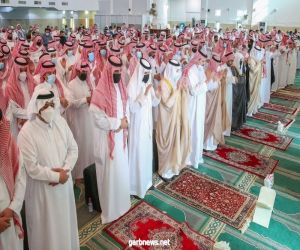 أمير الشرقية يؤدي الصلاة على والدة الأمير عبد العزيز بن عبدالرحمن