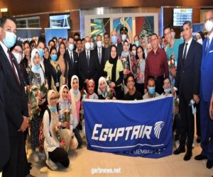وزير الطيران المدني المصري  يودع أوائل الجمهورية من طلبة الثانوية العامة في رحلة العمر إلى دبي