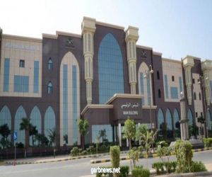 إدارة تجربة المريض بمستشفى شرق جدة تقدم الهدايا للمرضى المنومين