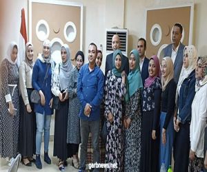 القنصل المصري العام في بورسودان يستقبل مجموعة من الطالبات المصريات.