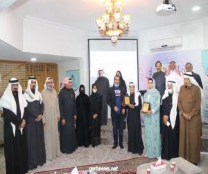 رئيسة اللجنة النسائية للتنمية المجتمعية تفتتح المعرض التشكيلي المصاحب للملتقى الرابع للجان شباب الرياض
