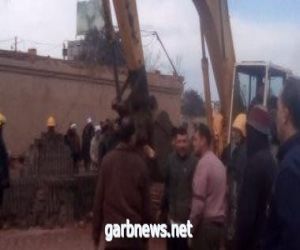 مصر: وفاة 4 وإصابة 6 بعد سقوط مدخنة مصنع “بلوك” (فيديو)