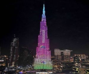 برج خليفة يضئ احتفالا باليوم العالمي للأمراض النادرة