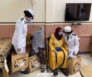 وزارة الداخلية المصرية تهدي الكعك والهدايا لنزلاء دور رعاية المسنين والمستشفيات