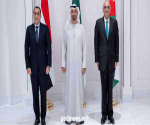 رئيس الإمارات يبحث مع رئيسي وزراء مصر والأردن الشراكة الاقتصادية الثلاثية