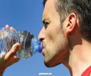 هل شرب المياه من العلب البلاستيكية مضر وغير آمن؟ .. "الصحة الخليجي" يوضح