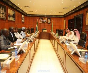رئيس اللجنة التنفيذية بشركة مطوفي حجاج أفريقيا غير العربية يلتقي بوفد حج سيراليون