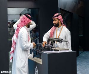أسلحة بإصدارات خاصة في معرض الصقور والصيد السعودي