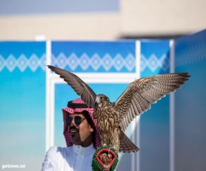 نادي الصقور السعودي يتوّج الفائزين في فئة «جير شاهين فرخ» بسباق الملواح