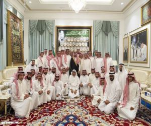 *نائب أمير منطقة مكة المكرمة يعزي أسرة بن لادن*
