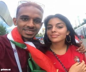 مشجع سوداني يلتقط صورة مع جورجينا ويطلق على نفسة فخر العرب