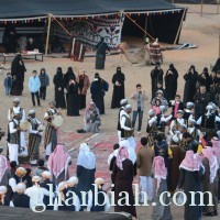 العروض الشعبية تلفت الأنظار في مهرجان الصحراء الثامن بحائل