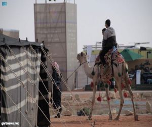 أطفال مهرجان الملك عبدالعزيز للإبل.. فرحة بالماضي وابتسامة للمستقبل