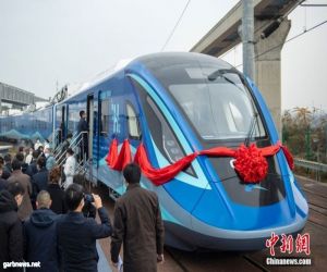 الصين تدشّن أول قطار يعمل بالطاقة الهيدروجينية