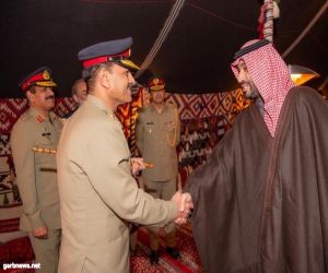 ولي العهد وقائد الجيش الباكستاني يستعرضان العلاقات الثنائية