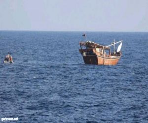 اليمن تتسلم سفينة تهريب سلاح إيرانية من البحرية الأمريكية