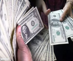 بعد ارتفاع قياسي.. الدولار يعود للانخفاض مقابل الجنيه المصري