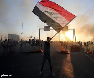عراقيون يتظاهرون ويهتفون: “نزل الدولار”