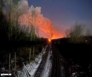 حريق هائل في أوهايو الأمريكية إثر خروج قطار عن مساره