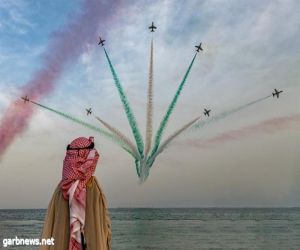 “الصقور السعودية” تزين سماء الجبيل بعروض جوية مبهرة بمناسبة يوم التأسيس