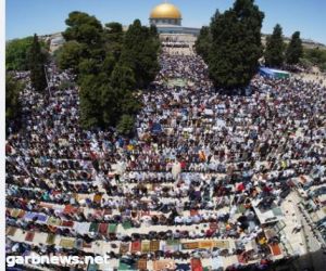 عشرات الآلاف من الفلسطينيين صلاة الجمعة في رحاب المسجد الأقصى المبارك