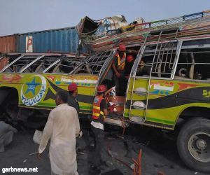 باكستان.. مقتل وإصابة 33 شخصاً في حادث سير