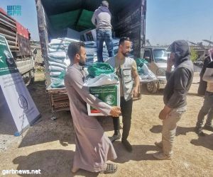 مركز الملك سلمان للإغاثة يواصل توزيع المواد الإغاثية لمتضرري الزلزال في محافظتي حلب وإدلب