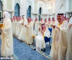 خادم الحرمين الشريفين يؤدي صلاة عيد الفطر في قصر السلام بجدة