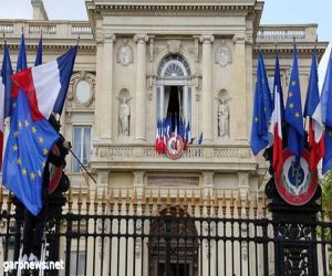 فرنسا تعلن إغلاق سفارتها في السودان
