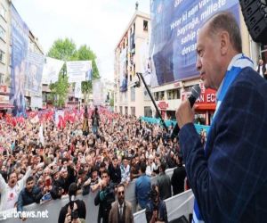 في آخر تجمع انتخابي.. أردوغان يغني مع الآلاف من أنصاره