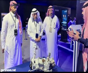 مدير وزارة الإعلام بمنطقة مكة يزور معرض السعودية نحو الفضاء