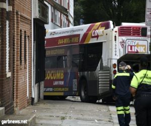 إصابة 16 شخصاً جراء اصطدام حافلة بمبنى في أمريكا