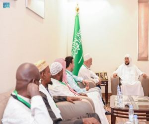 وزير الشؤون الإسلامية يلتقي ضيوف برنامج خادم الحرمين الشريفين للحج.