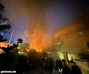 اقتحام سفارة السويد في بغداد وإشعال النار فيها