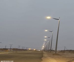 بلدية النقيع تطلق التيار الكهربائي في بعض الشوارع بقرية الرقيطاء