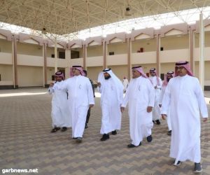 محافظ بيشة يزور متوسطة الأمير سلطان ويقف ميدانياً على انتظام العملية التعليمية مع انطلاق العام الدراسي الجديد