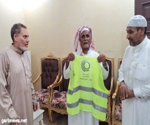 مركز حي العمرة بمكة يكرم رئيس مشجعي نادي الوحدة الاستاذ عاطي الموركي