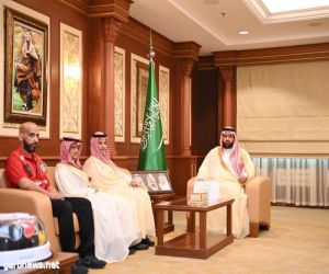 سمو نائب أمير جازان يستقبل رئيس هيئة الهلال الأحمر السعودي ويدشن مشروع الإسعاف الجوي بالمنطقة