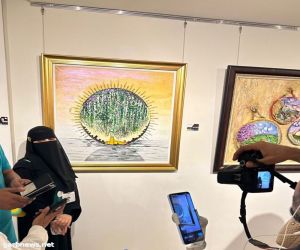 الفنانة نجلاء أحمد تحلقَ في صالة  جاليري أرض العزة بأعمالها الجميلة