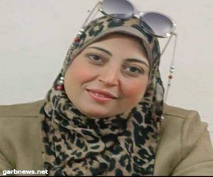 أمينة المرأة بنقابة البريد المصري ترفع علم فلسطين احتجاجا علي العدوان الإسرائيلي